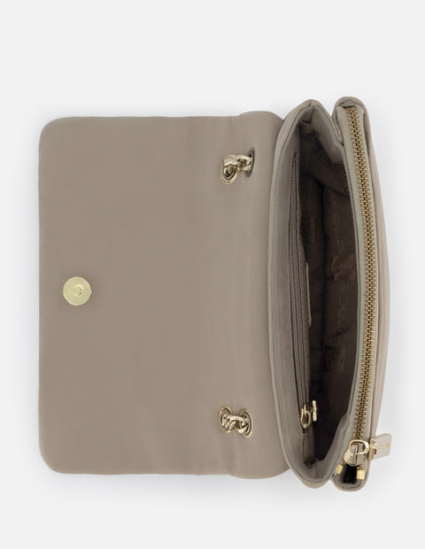 Bolso bandolera de piel ante color beige para mujer