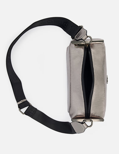 Bolso bandolera de textil metalizado color plateado para mujer con detalles en piel