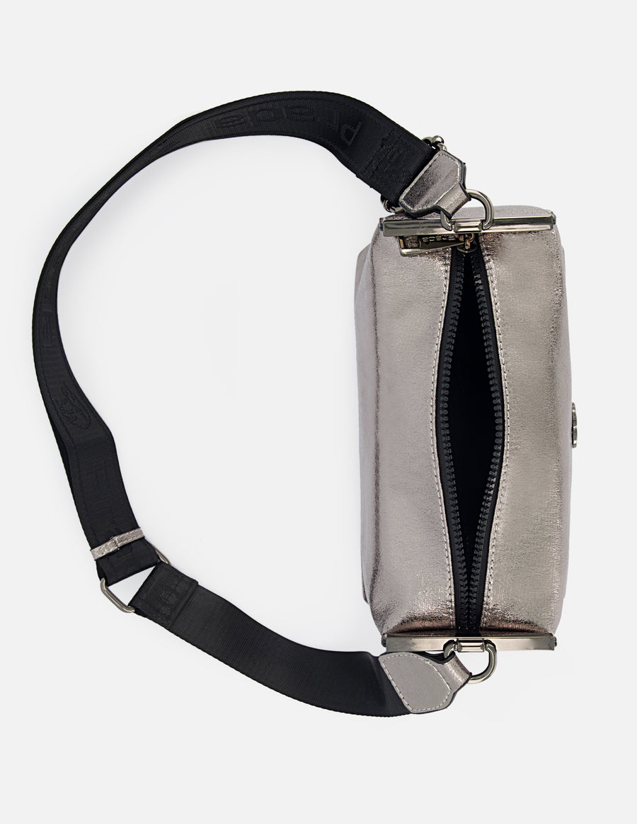 Bolso bandolera de textil metalizado color plateado para mujer con detalles en piel