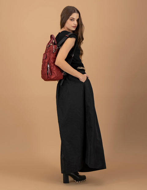 Mochila de nylon color rojo para mujer