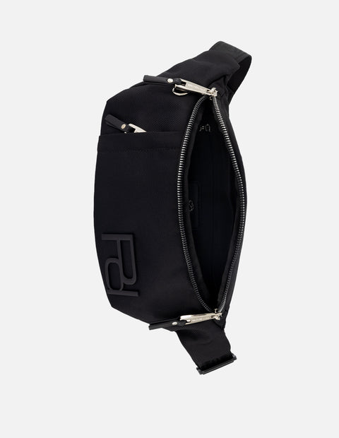 Bolso riñonera color negro con detalle Pd