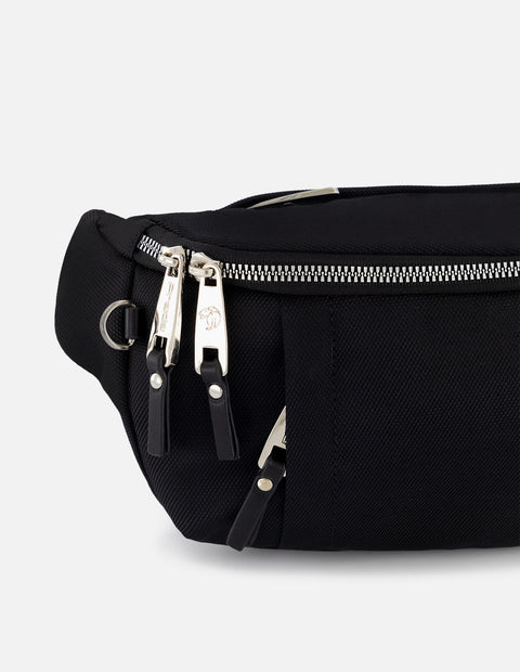 Bolso riñonera color negro con detalle Pd