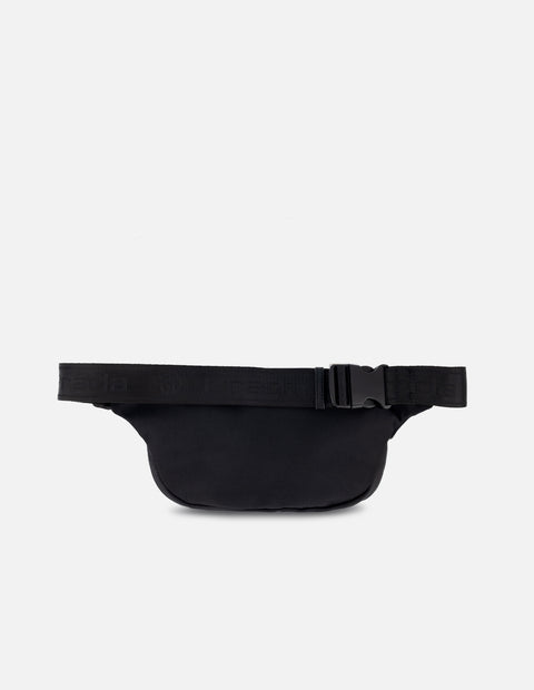 Bolso riñonera color negro con detalle Pd