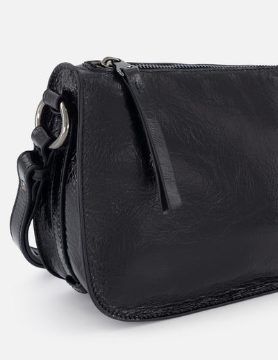 Bolso bandolera asimétrico de charol en color negro para mujer