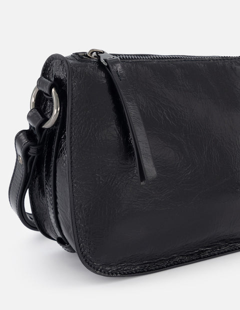 Bolso bandolera asimétrico de charol en color negro para mujer
