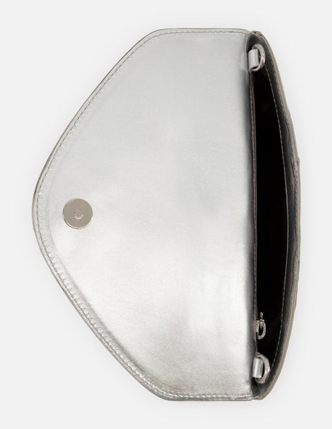 Clutch de piel metalizada para mujer color plateado con cadena desmontable