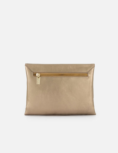 Clutch de piel metalizada para mujer color bronce con cadena desmontable