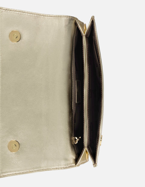 Clutch de piel metalizada para mujer color dorado con muñequera desmontable