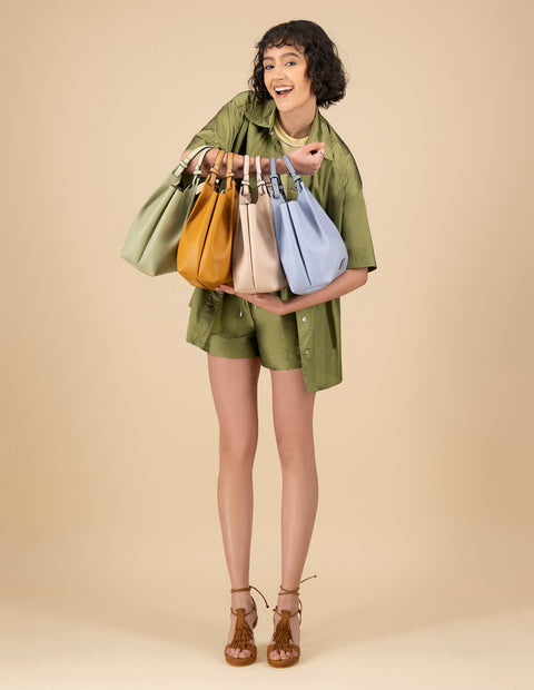 Bolso de mano de piel vegana para mujer color hueso con detalle Pd
