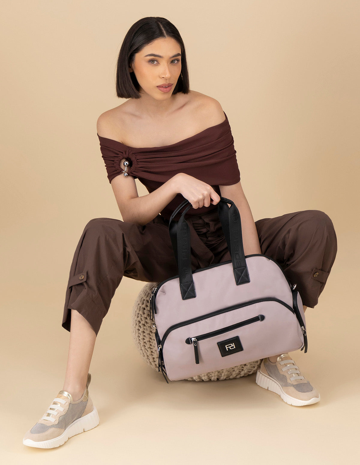 Bolso bowling de nylon color rosa unisex con detalle Pd