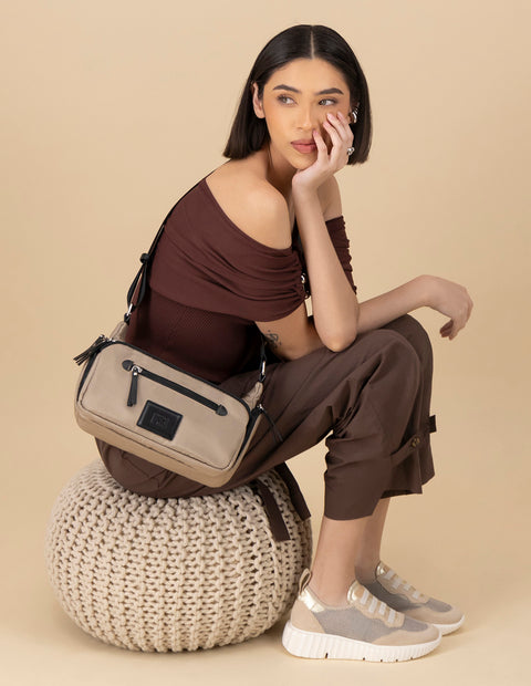 Bandolera de nylon color beige unisex con detalle Pd