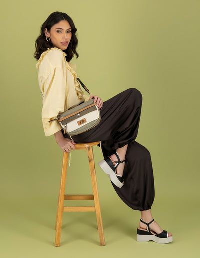 Bandolera verde en nylon y piel vegana para mujer con placa Pd