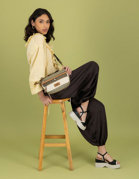 Bandolera verde en nylon y piel vegana para mujer con placa Pd