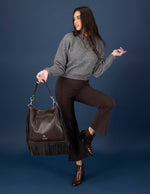Bolso de hombro café piel para mujer con flecos