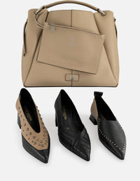 Zapatilla negra piel de mujer cortes simétricos