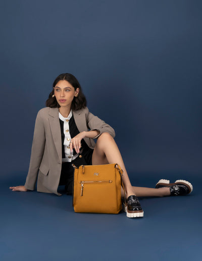 Mochila mostaza nylon de mujer asa trenzada