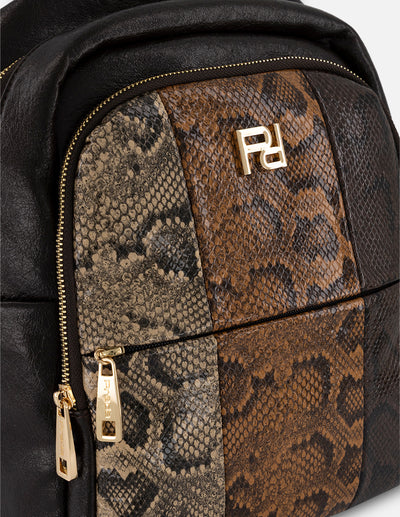 Mochila café piel vegana tipo serpiente para mujer con grabado