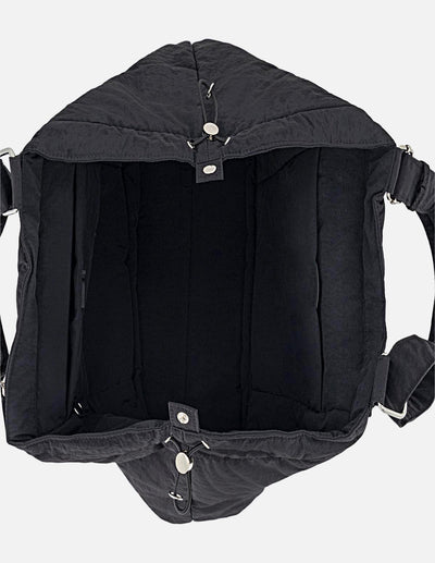 Maleta negra con adorno naranja y contraste de colores para mujer