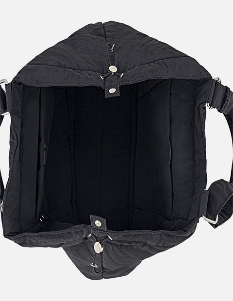 Maleta negra con adorno naranja y contraste de colores para mujer