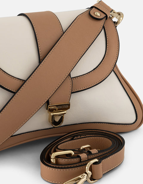 Bolso satchel asimétrico color nude para mujer con herrajes dorados