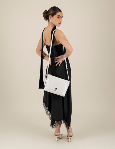 Bandolera blanca en piel con costuras cruzadas para mujer