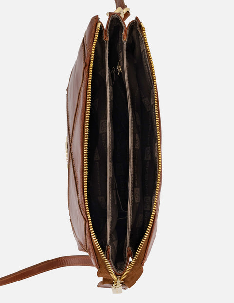 Bandolera café en piel para mujer con costuras cruzadas