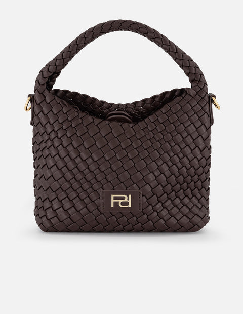 Minibolso café en piel vegana trenzada con logo dorado para mujer