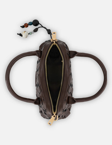 Minibolso café en piel vegana trenzada para mujer