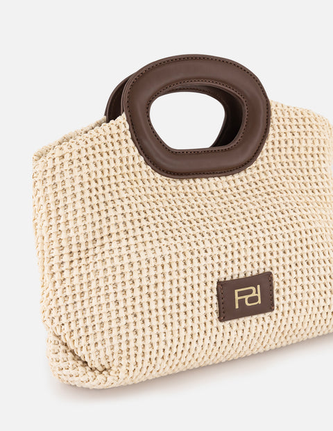 Bolso de mano color blanco en rafia con tejido artesanal
