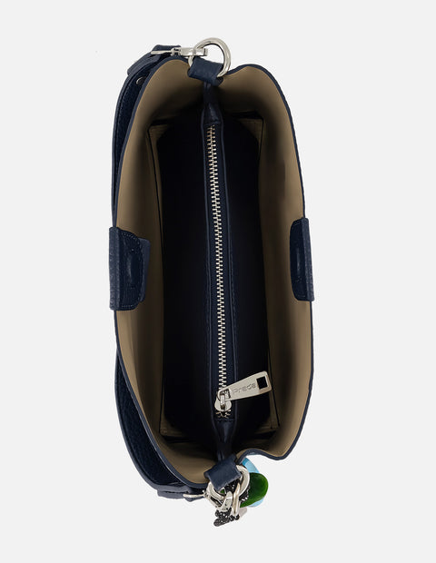 Bolso de hombro azul en piel vegana con grabado frontal