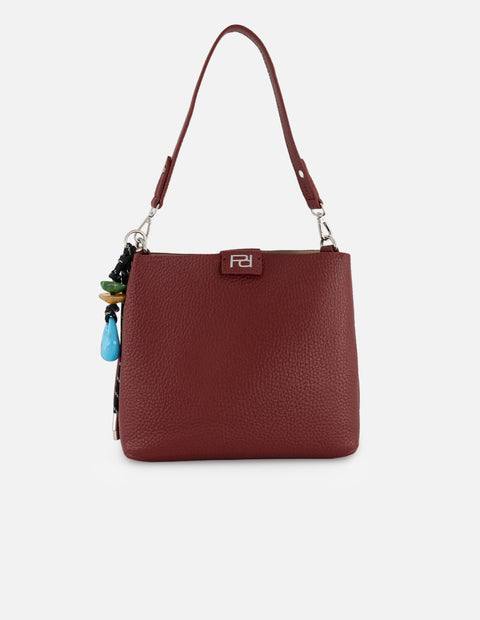 Bolso de hombro rojo en piel vegana con grabado