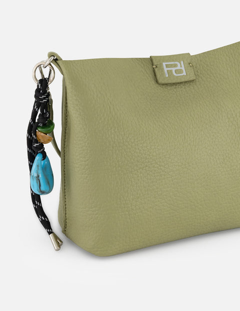 Bolso de hombro verde en piel vegana con grabado