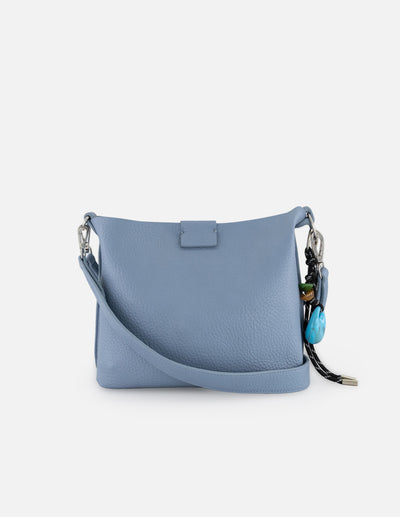 Bolso de hombro azul en piel vegana con grabado