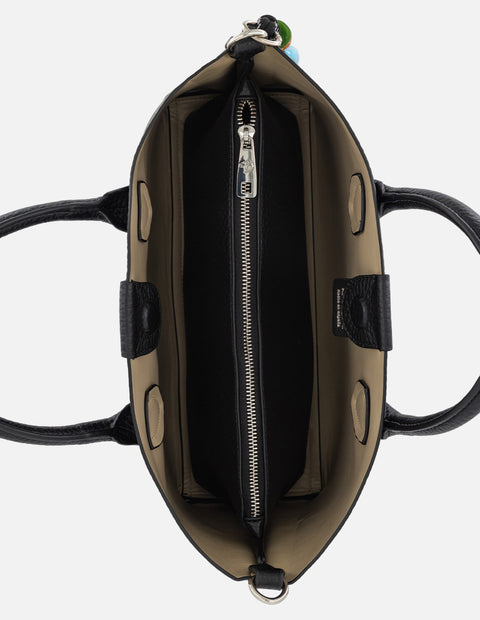 Bolso de mano negro en piel vegana grabada con asas rígidas
