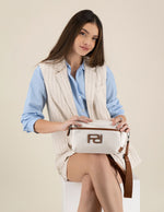 Bandolera blanca en nylon con aplicaciones decorativas