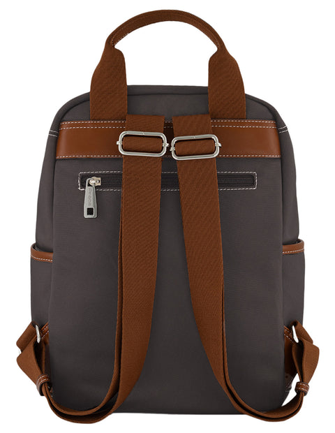Mochila café para hombre con Pd en contraste