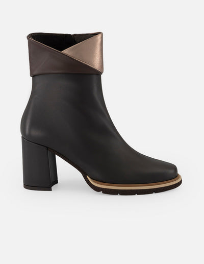 Botines café piel para mujer con solapa superior doblada