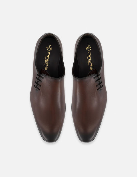 Zapato Oxford color café de piel para hombre con sombreado