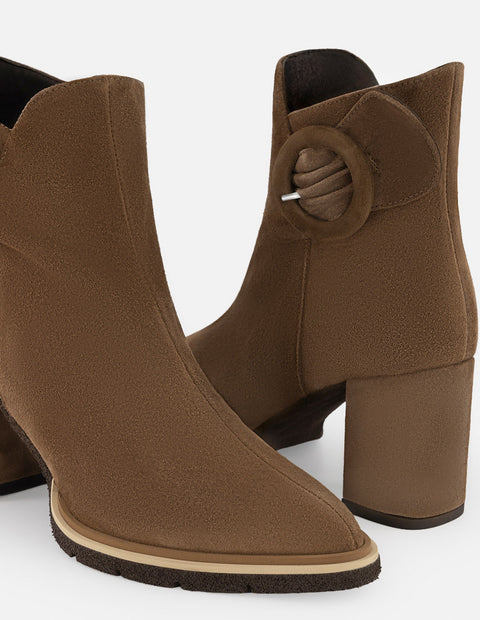 Botines café ante para mujer con hebilla lateral