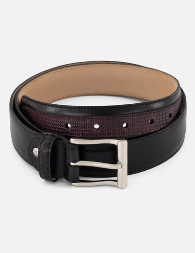 Cinturón negro piel para hombre con detalle de grabado