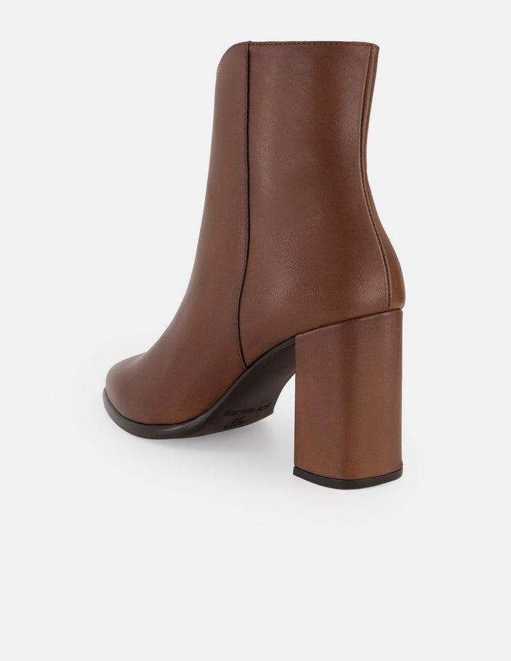 Botines cuero piel para mujer con corte asimétrico