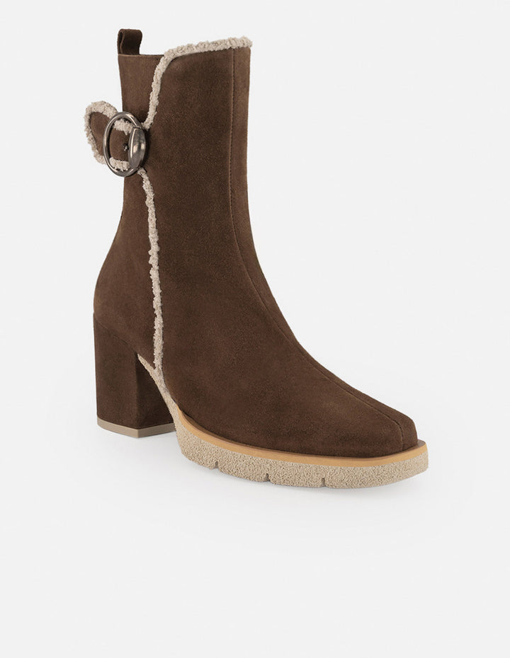 Botines beige ante borrego para mujer con hebilla redonda