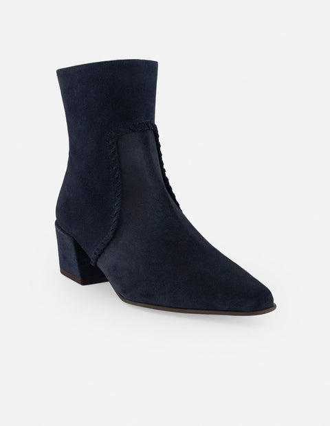 Botines azul ante para mujer con corte asimétrico