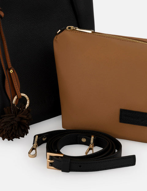 Bolso de hombro negro piel para mujer con accesorio colgante