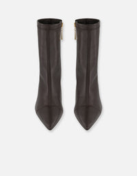 Botines café piel para mujer con costura visible en punta