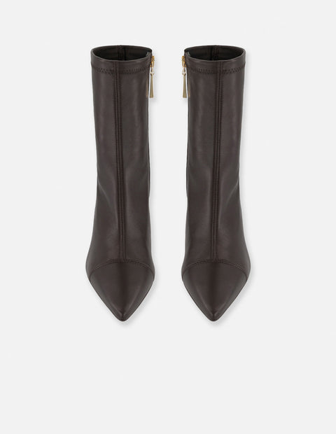 Botines café piel para mujer con costura visible en punta