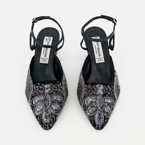 Zapatilla Baja con Bordado de Pedrería