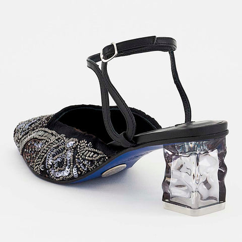 Zapatilla Baja con Bordado de Pedrería