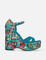 Sandalia tacón alto de cuña en piel napa y textil floral