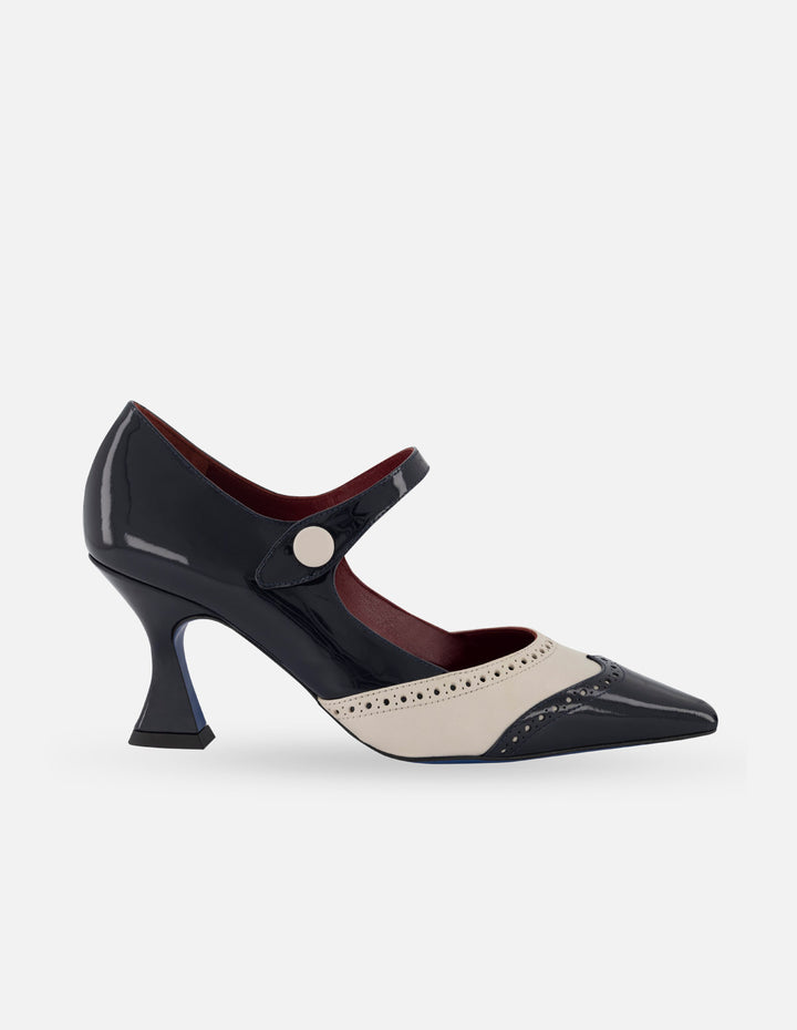 Zapatilla tipo salón de tacón medio con picado en punta de piel charol para mujer.